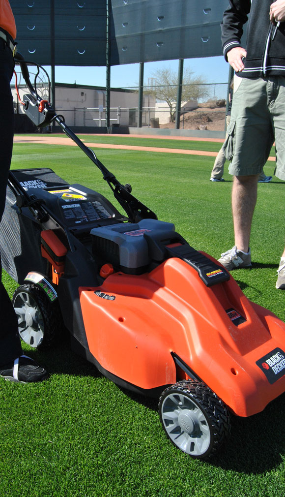 https://charlesandhudson.com/photos/black-decker-electric-mower.jpg