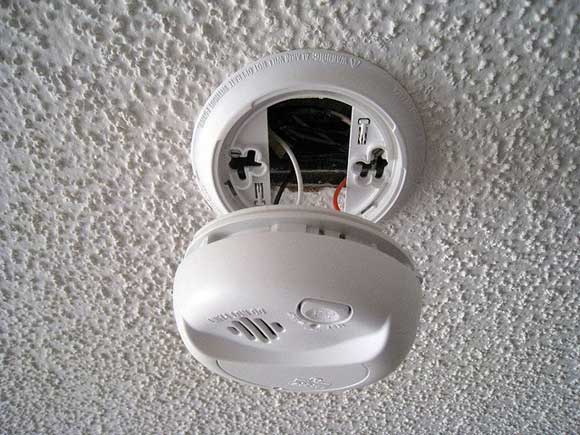 smoke-detector-battery.jpg