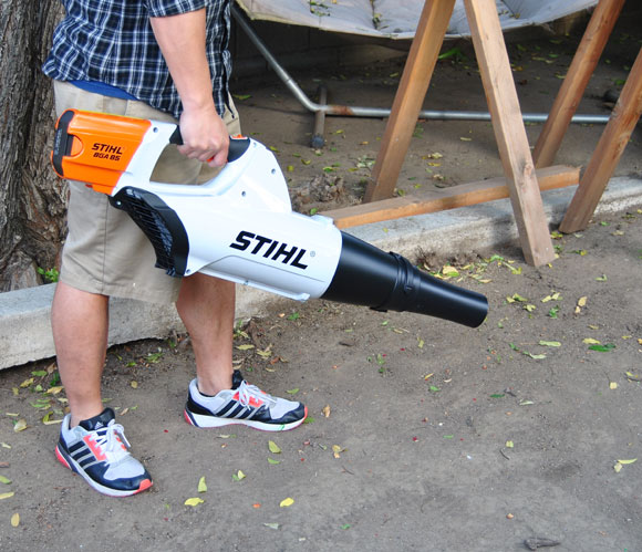 Battery operated discount leaf blower stihl