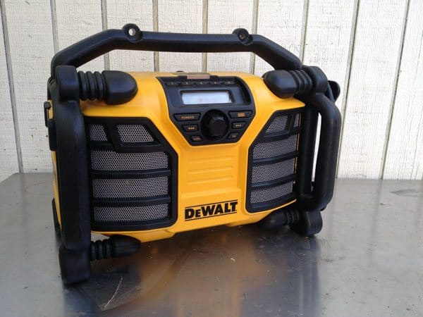 https://charlesandhudson.com/wp-content/uploads/2013/04/dewalt-dcr015-worksite-radio.jpg