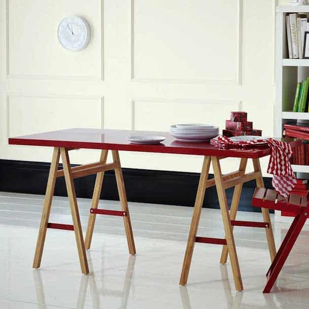 country-style-sawhorse-table