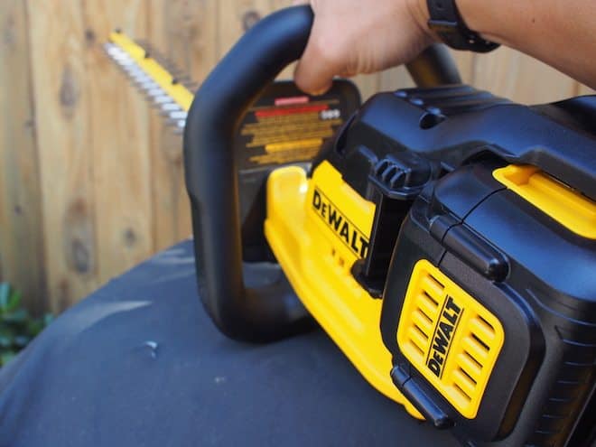 DeWALT Launches 40V MAX Battery Powered Outdoor Equipment