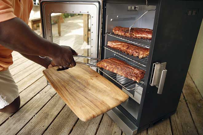 Review of the Char-Broil® SmartChef™ Digital Electric Smoker - Chris Loves  Julia