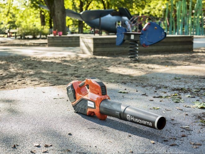 Husqvarna's professional battery blower - 536LiB