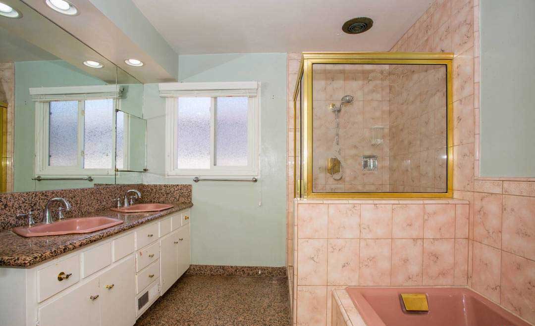 dahl house bathroom