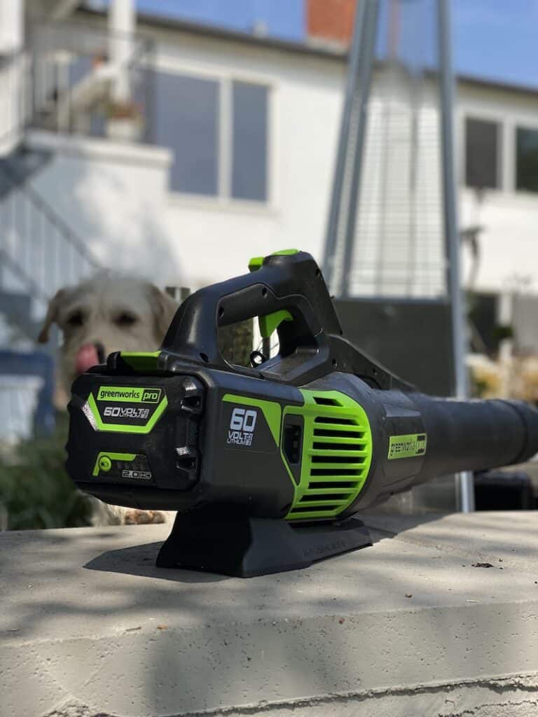 Greenworks Pro 130 MPH 610 CFM 60V Battery Cordless Handheld Leaf Blower with 2.5 Ah Battery and Charger