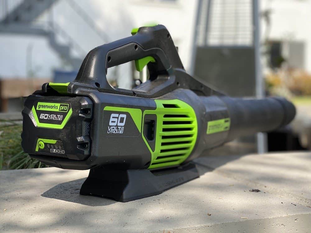 The pros and cons of Greenworks Blowers