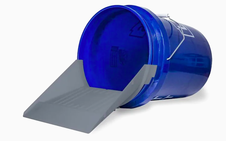 Plastic bucket shop scoop