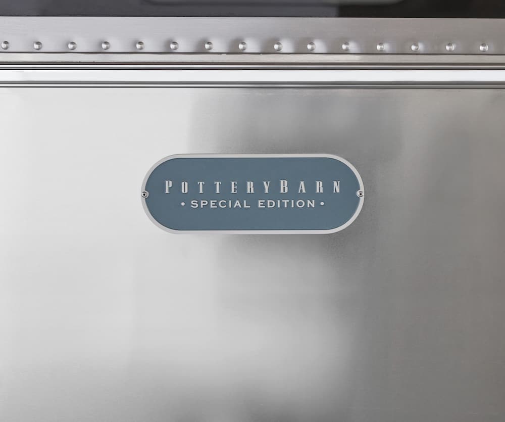 S21spAirstreamColab Airstream HangingBarLedge REP 219 MOCKUP crop1