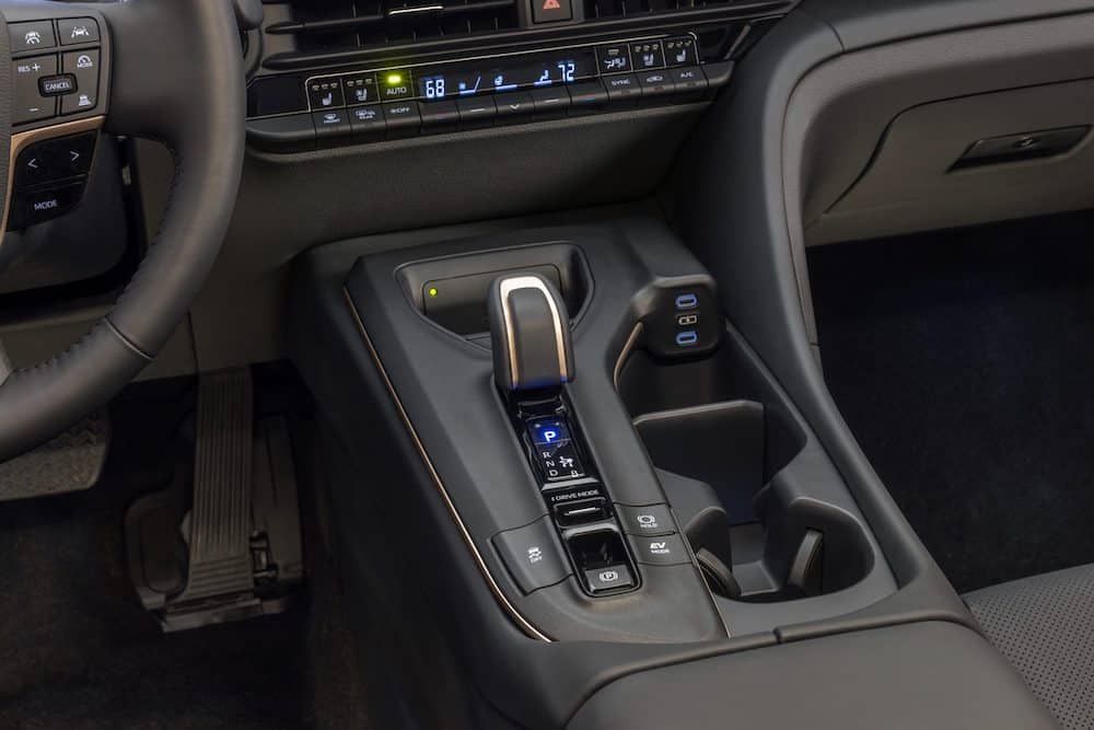 2023 Toyota Crown Limited Shifter scaled 3