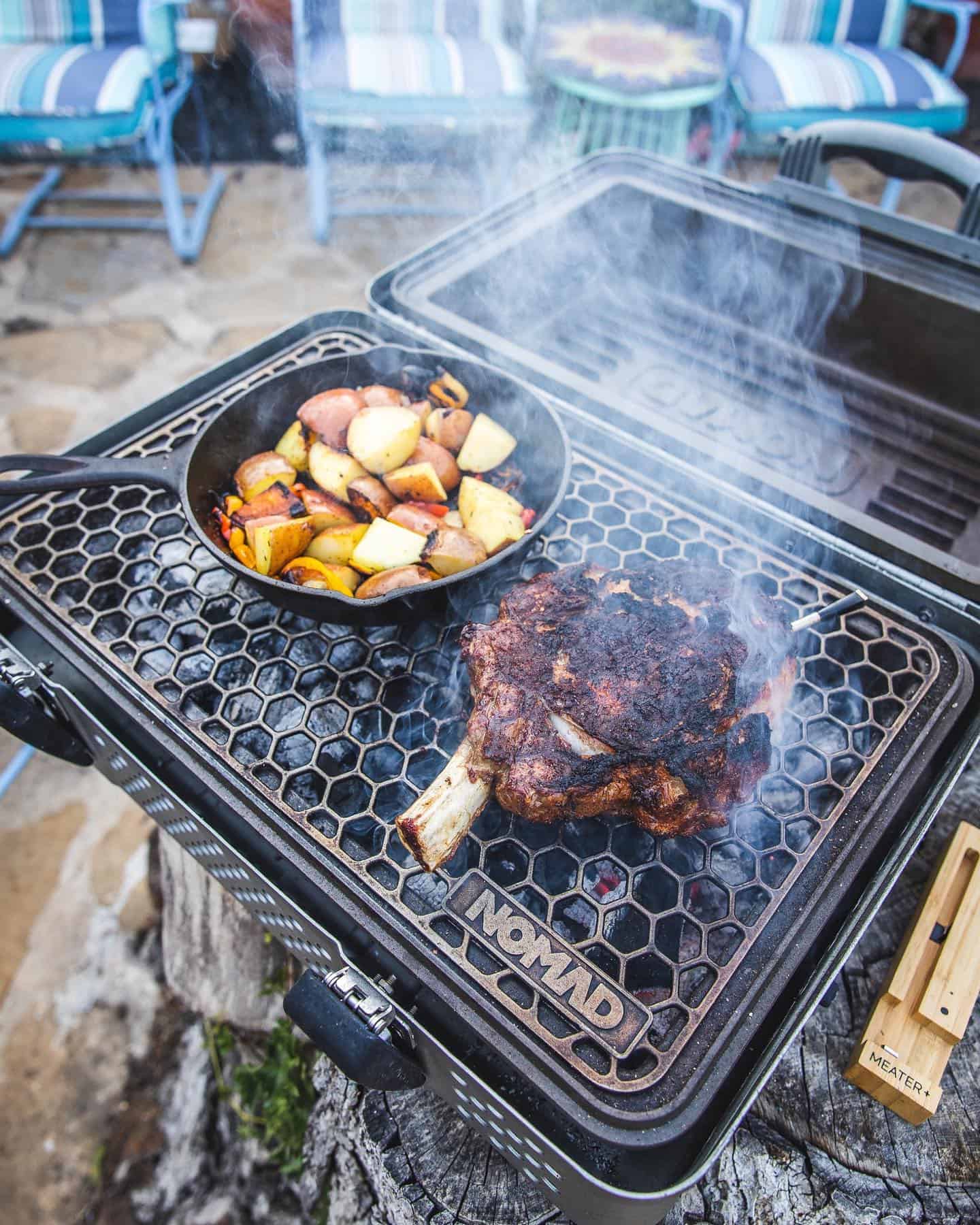 verdund Merchandiser zwanger The Portable Nomad Grill Will Bring You Back to Charcoal