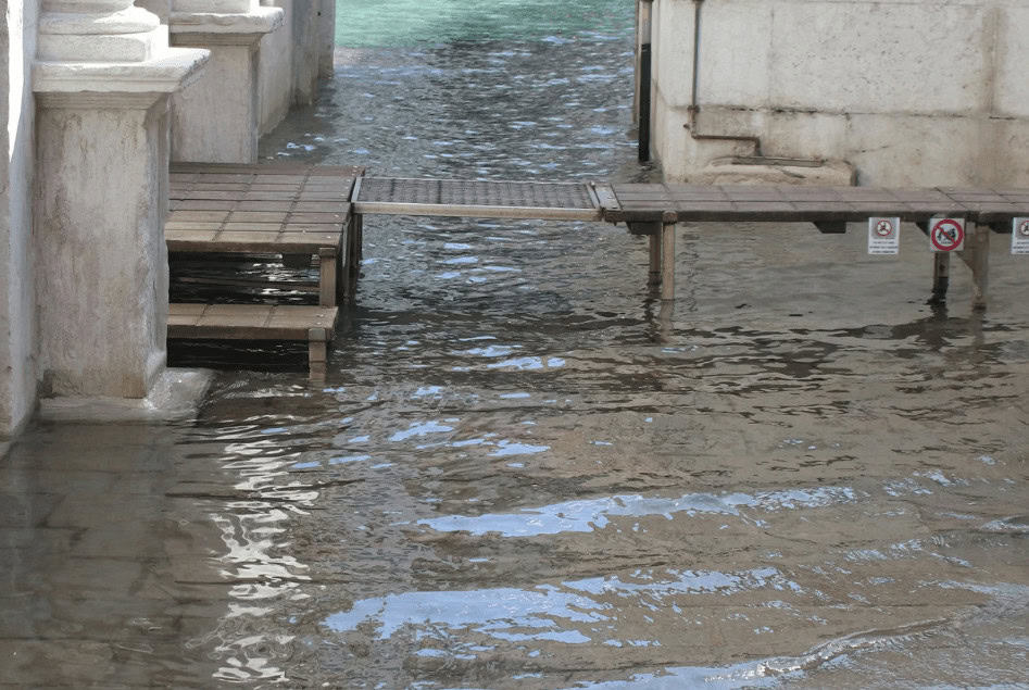 Water Damage Restoration: How Homeowners Can Recover Quickly After a Flood 1 flooding