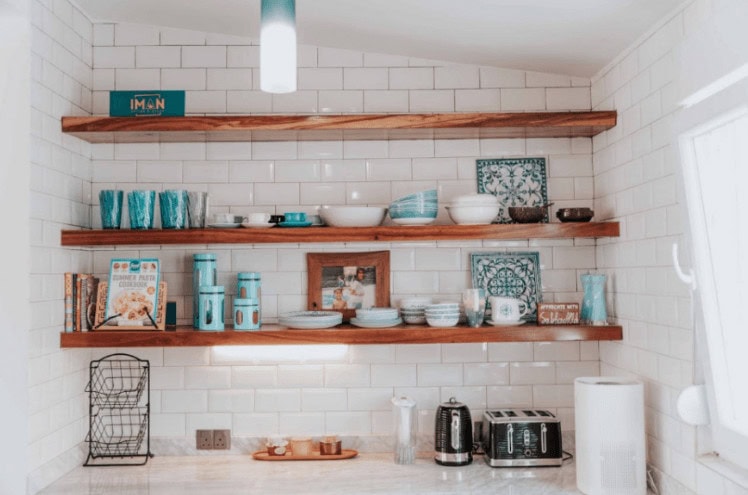Creative Ways to Style Reclaimed Shelves in Modern Homes 2 kitchen shelves