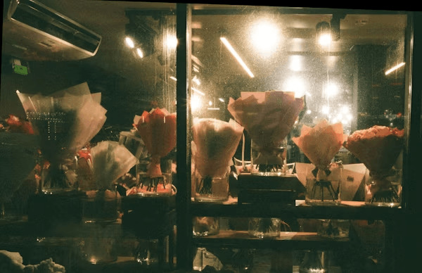 Subscription flowers in a glass case