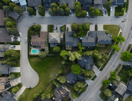 Sharing Property Space with Neighbours: Avoiding Conflict and Problems 16 Sharing Property Space with Neighbours: Avoiding Conflict and Problems