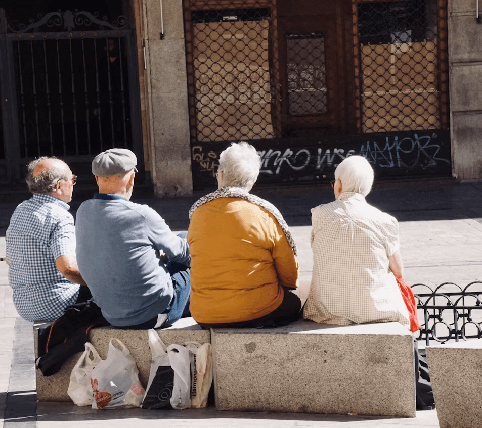Sharing Property Space with Neighbours: Avoiding Conflict and Problems 2 Sharing Space with Neighbours: Avoiding Conflict and Problems